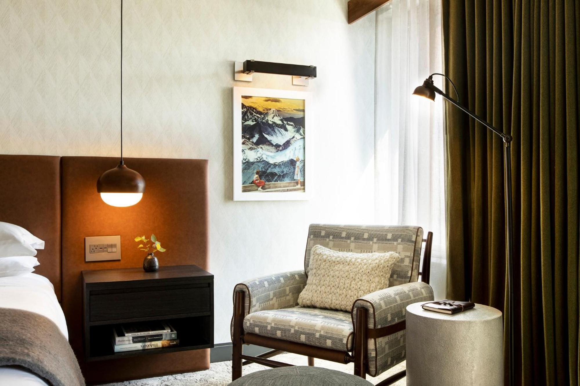 Premium Corner King Room - Downtown View